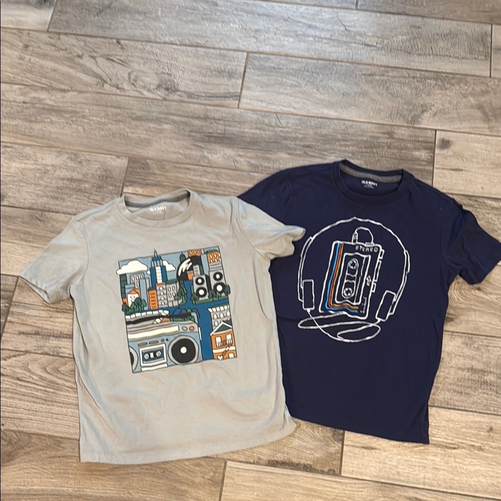 Bundle of 2 Old Navy t-shirts, sz L